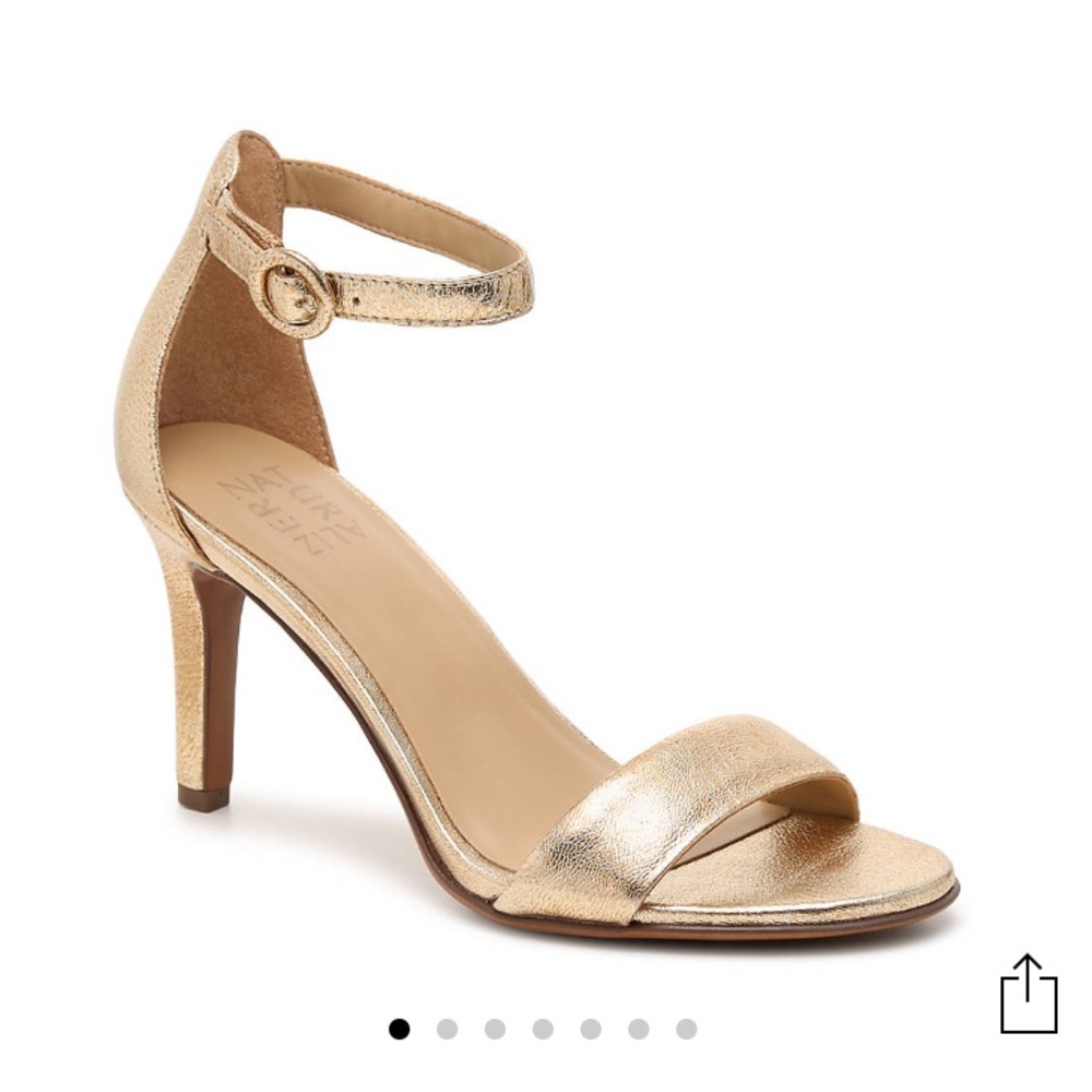 New in box Naturalizer Kinsley Sandals